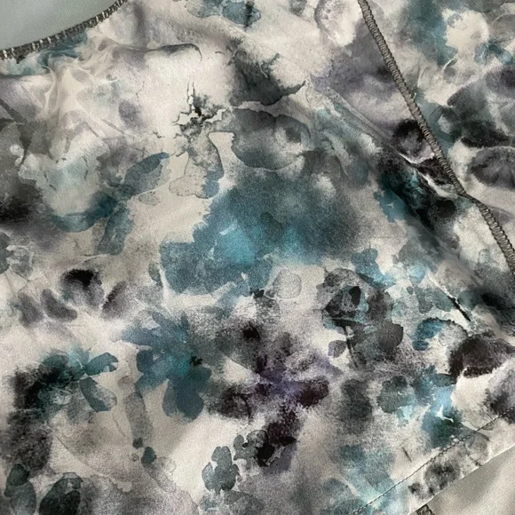 Lululemon High Rise Shorts - Picture 3 of 4